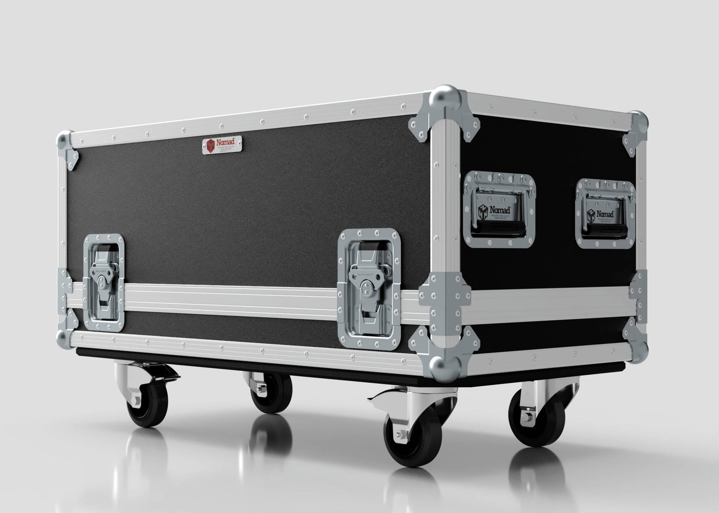 The Medium Gearbox Case, in black and silver with metal edges and handles, features wheels for easy transport. Photographed on a plain light background, it offers spacious internal dimensions of 940 x 450 x 400 mm for your equipment.