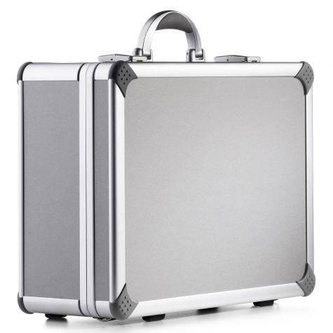 The Supreme 99400, a silver aluminium frame case with reinforced corners and a handle, stands upright on a white background and ensures high carrying comfort.