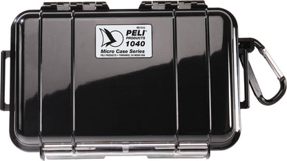 The 1040 PELI Micro™ Case is shown closed from above with a carabiner and lid label—this dustproof case protects your valuables reliably.