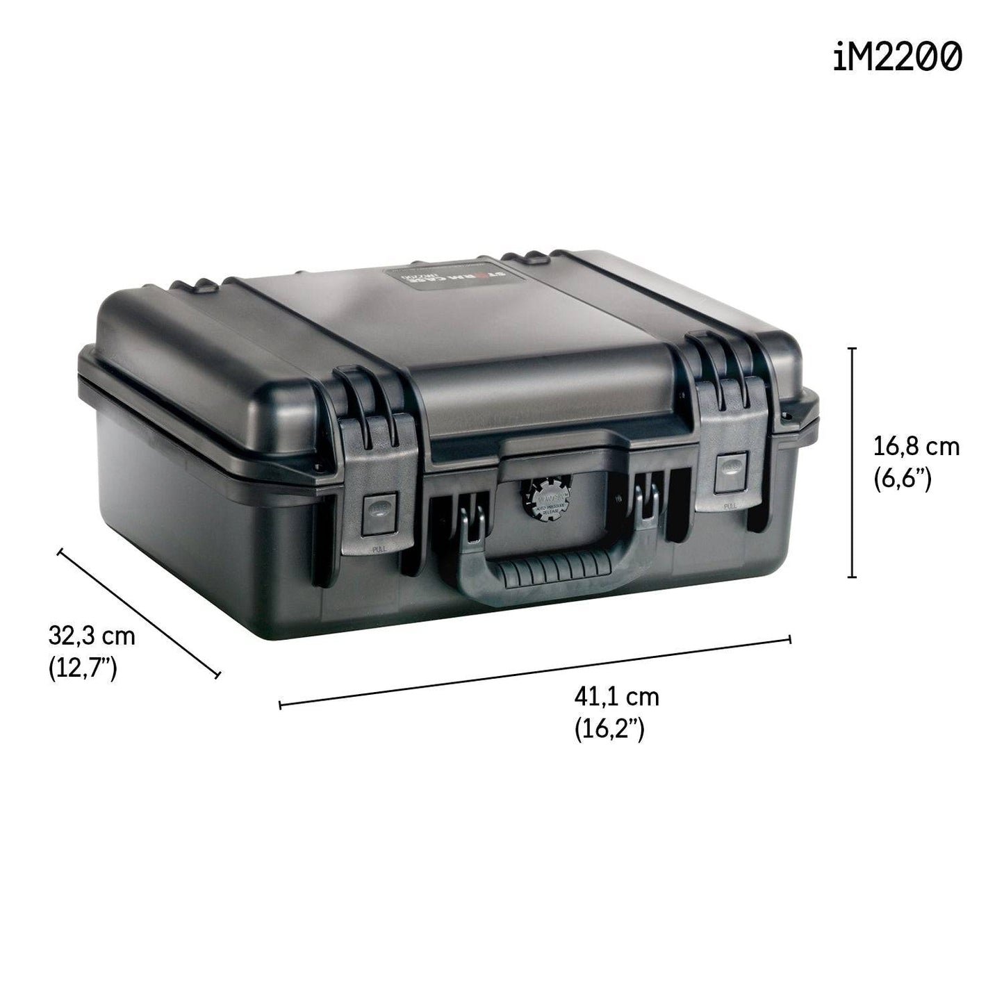 Black hard plastic iM2200 Storm Case with handle, shown with dimensions: 41.1 cm wide, 32.3 cm deep, and 16.8 cm high; crushproof design with model number iM2200 displayed in the top right corner.