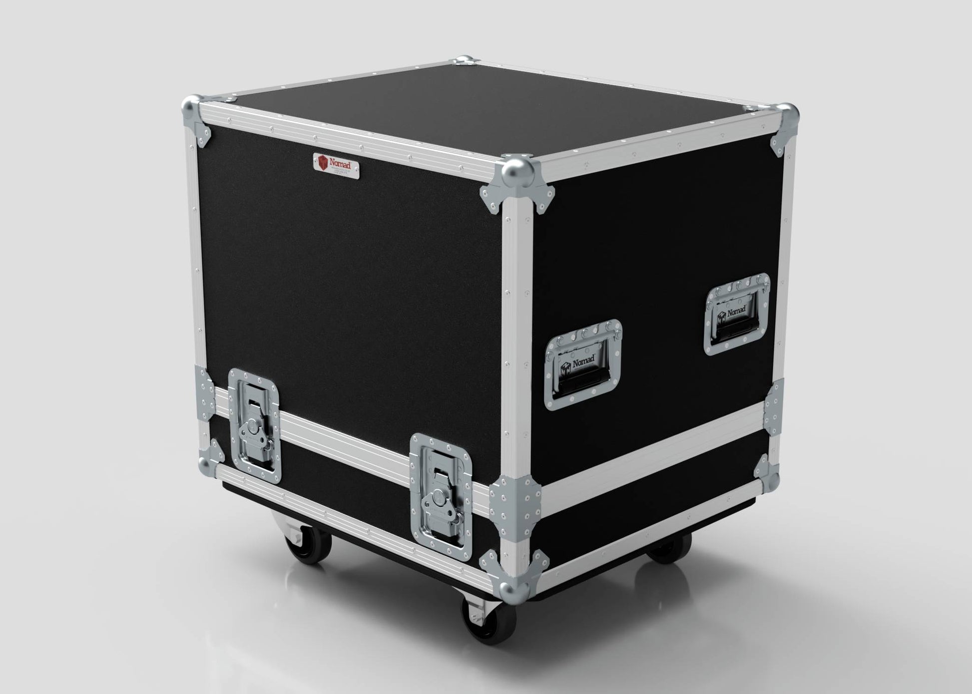 The Small Engine Case, a black and silver flight case with wheels, metal corner protectors, and latches, measures 710 x 610 x 605 mm externally and is shown on a white background.