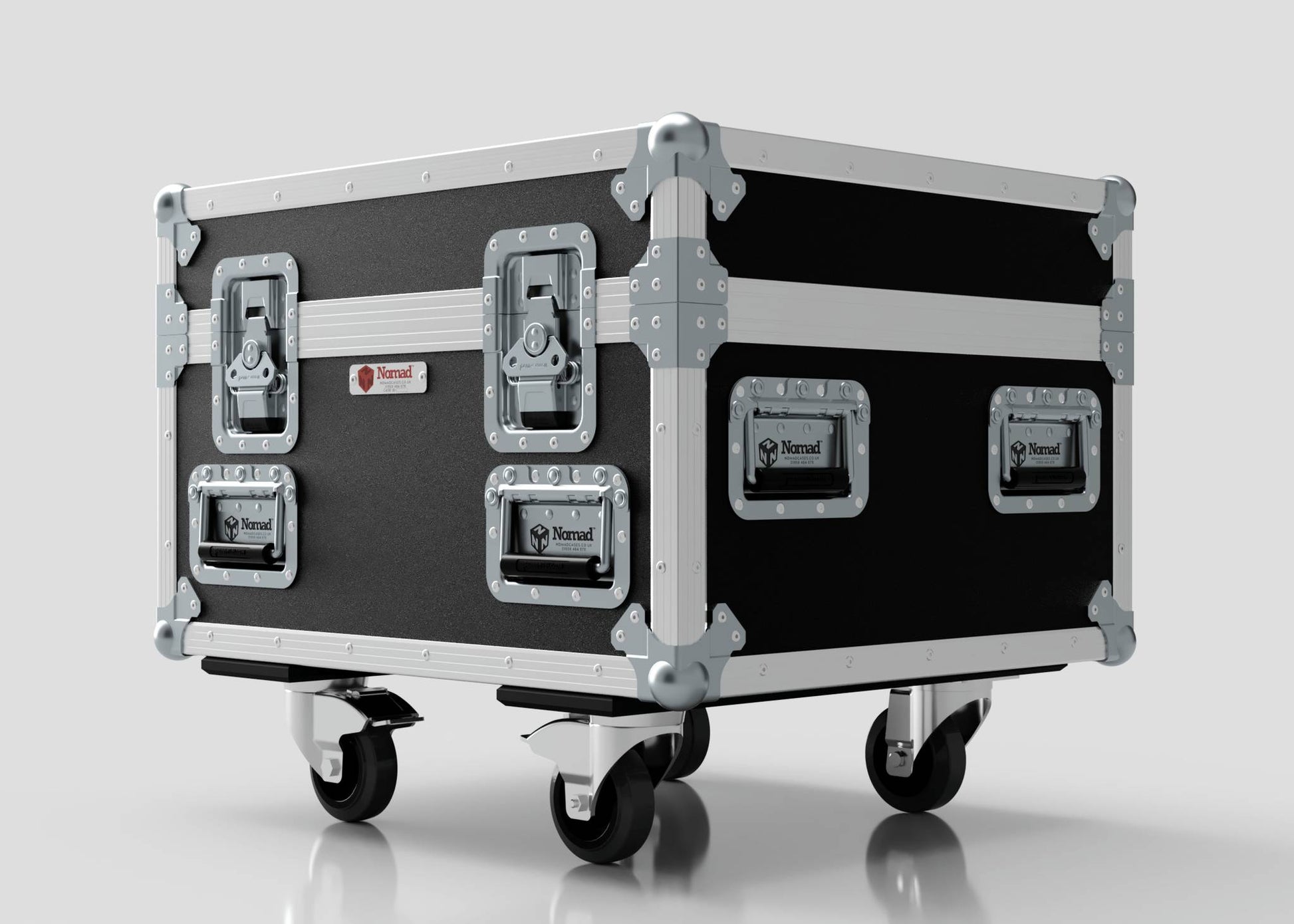 The Single Chainmaster 1 Ton Chain Hoist Case is a black and silver rolling equipment case with metal edges, corner protectors, four latches, and caster wheels. Its external dimensions are 684 x 597 x 575 mm.